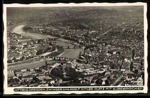 Foto-AK Walter Hahn, Dresden, NR 7637: Dresden, Fliegeraufnahme mit Zwinger, Theaterplatz und Elbebrücke, Luftbild