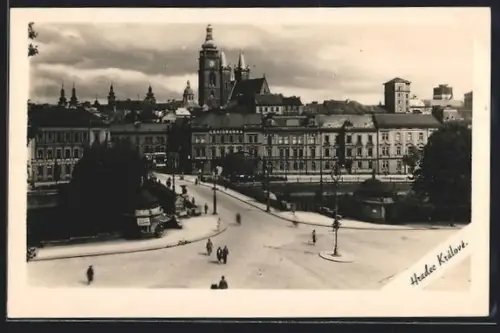 AK Hradec Králové, Strassenpartie mit Kirche