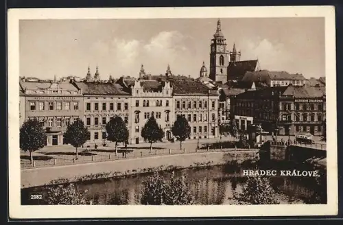 AK Hradec Králové, Strassenpartie mit Kirche