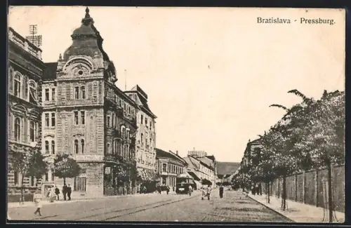 AK Bratislava, Ortspartie mit Strassenbahn