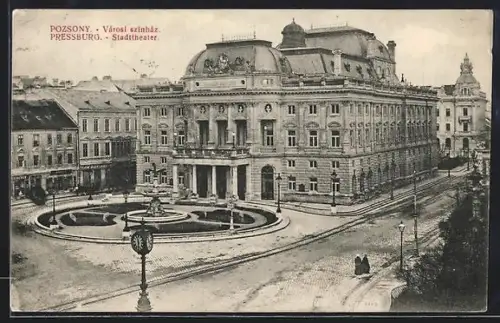 AK Pressburg, Partie am Stadttheater mit Brunnen
