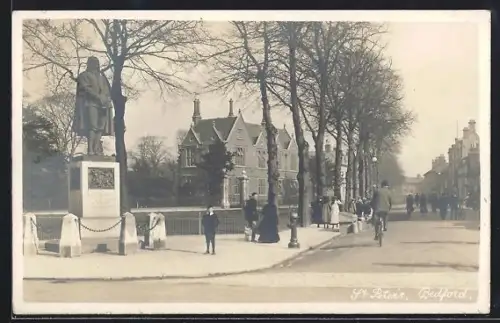 AK Bedford, St. Peter`s Church and monument