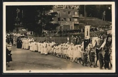 Foto-AK Crans-Montana, Prozession auf dem Marsche