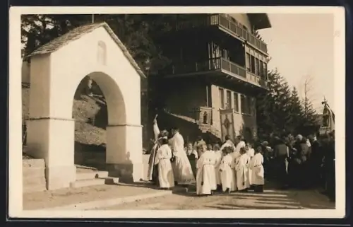 Foto-AK Crans-Montana, Prozession bei Segnung von Marienbildnis