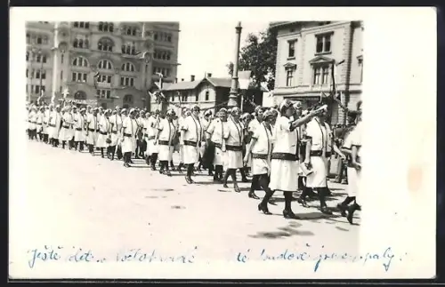 AK Belgrad, Aufmarsch von weiblichen Sokol-Angehörigen