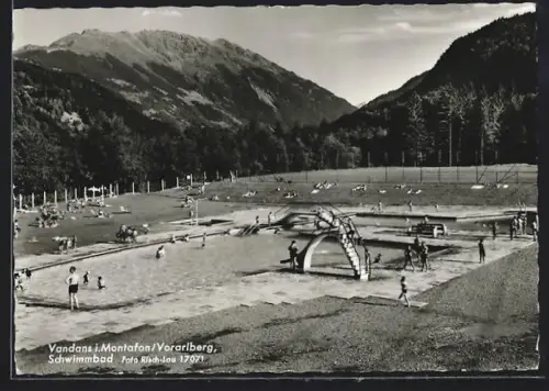 AK Vandans i. Montafon, Schwimmbad mit Badegästen