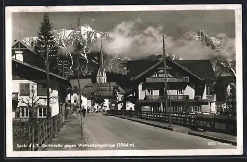 AK Seefeld i. T., Dorfstrasse gegen Wettersteingebirge