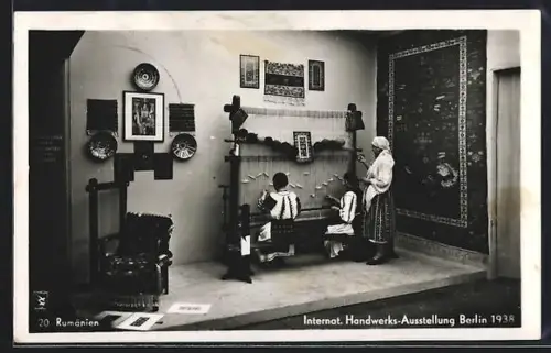 AK Berlin, Internat. Handwerks-Ausstellung 1938, Darstellung Weberei aus Rumänien