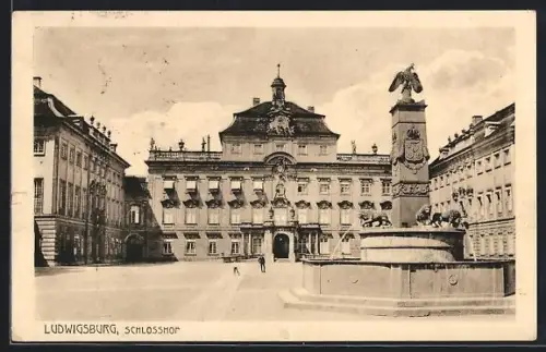 AK Ludwigsburg, Schlosshof mit Brunnen