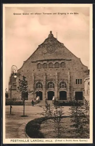 AK Landau /Pfalz, Festhalle, grosser Giebel mit Terrasse und Eingang zu den Sälen