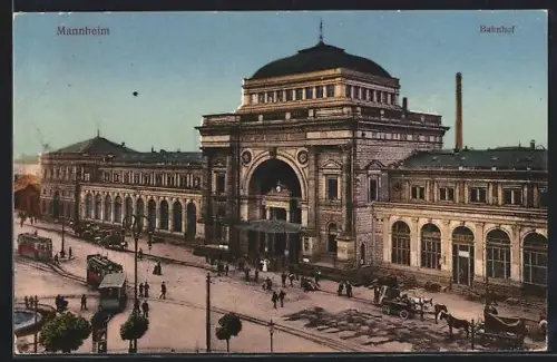 AK Mannheim, Bahnhof mit Strassenbahnen