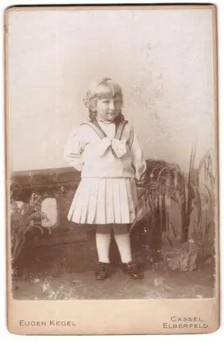 Fotografie Eugen Kegel, Cassel, Grosse Rosenstrasse 51, Porträt von Prinz Joachim von Preussen im Matrosenkleid