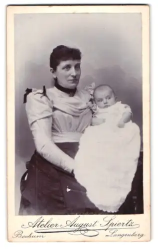Fotografie August Spiertz, Bochum, Rottstrasse 44, Mutter mit ihrem Säugling im Atelier, Mutterglück