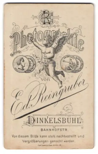 Fotografie Ed. Reingruber, Dinkelsbühl, Bahnhofsstrasse, Monogramm des Fotografen, Engel mit Malerpalette und Münzen