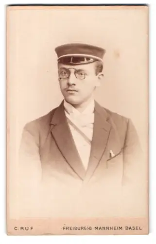 Fotografie C. Ruf, Freiburg, Kaiserstrasse 5, Dr. Hans Freytag als Student mit Tellermütze