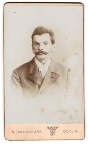 Fotografie A. Jandorf & Co., Berlin, Spittelmarkt 16/17, Porträt eines Mannes mit Schnurrbart