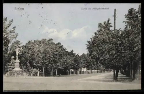 AK Bittkau, Partie am Kriegerdenkmal