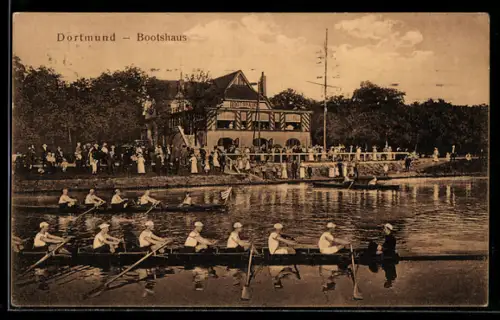 AK Dortmund, Bootshaus, Regatta-Ruderer im Vordergrund