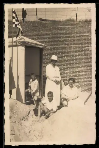 Foto-AK Borkum /Nordsee, Sommergäste am Strand