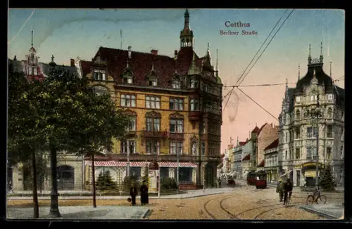 AK Cottbus, Berliner Strasse mit Strassenbahn und Passanten