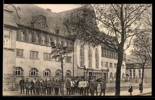 AK Zehlendorf, Südschule als Kaserne des Ers.-Batl. Res. Ers.-Inftr.-Rgt. 1 Zehlenorf-Mitte, Soldatengruppe