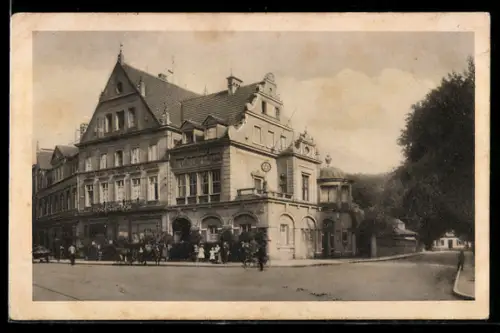 AK Bergisch Gladbach, Gasthaus zum Bergischen Löwen mit Strasse u. kleiner Versammlung