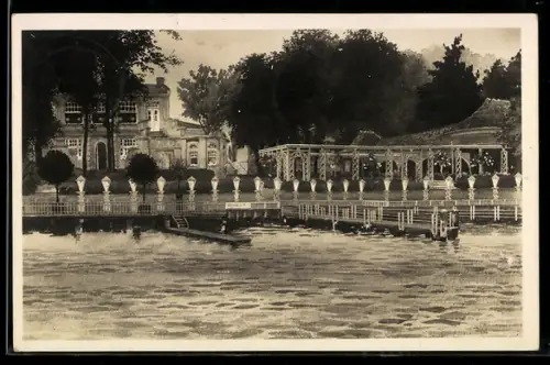 AK Grünau i. M., Restaurant Riviera, Bes. Joh. Bittner, Terrasse, Uferansicht