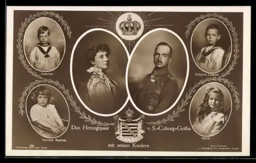 AK Herzogspaar von Sachsen-Coburg-Gotha mit seinen Kindern u. a. Erbprinz Leopold u. Caroline Mathilde, Wappen