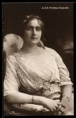 AK Printesa Elisaveta, Prinzessin Elisabeth von Rumänien, Portraitfoto im Sessel