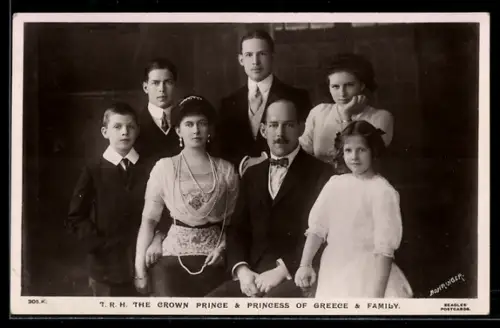 AK Portrait Kronprinz von Griechenland mit seiner Familie