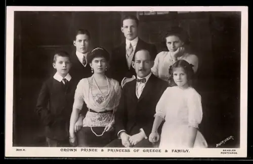 AK Portrait Kronprinz von Griechenland mit seiner Familie