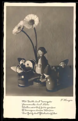 AK Mit Pauke und Trompete..., Holzfigurenmusiker