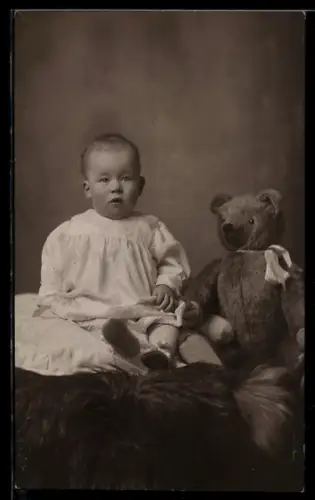 AK Kleinkind mit Teddybär