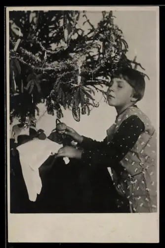 AK Blindes Mädchen mit Figurenspielzeug an Weihnachten