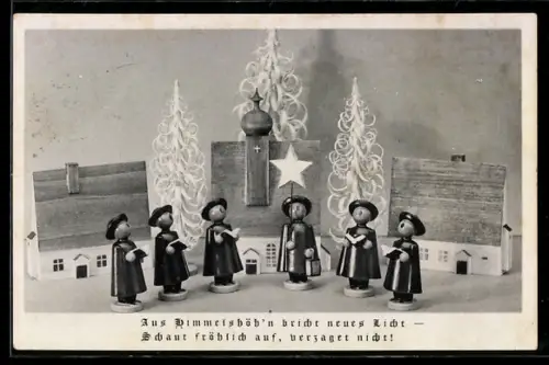 AK Holzfiguren mit Weihnachtsstern singen, Kirche und zwei Gebäude, Holzspielzeug