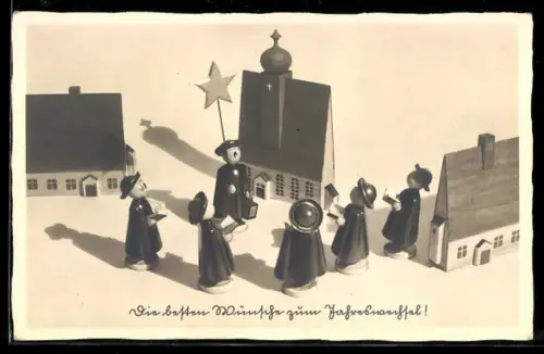 AK Holzfiguren mit Weihnachtsstern singen, Kirche und zwei Gebäude, Jahreswechsel, Holzspielzeug