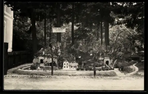 AK Modelleisenbahn-Anlage, Elektrische Kleinbahn mit Bahnhof, Spielzeug