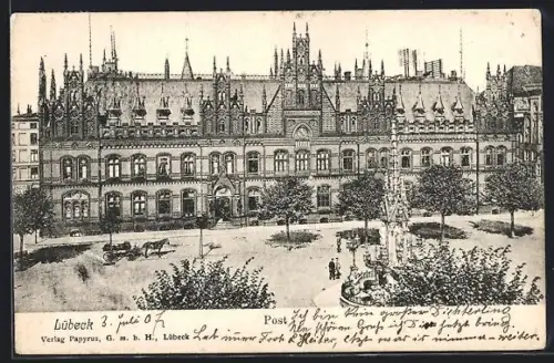 AK Lübeck, Post und Strassenpartie mit Brunnen