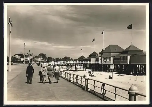 AK Travemünde, Promenade am Strand, n