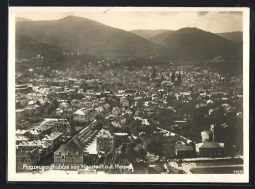 AK Neustadt a. d. Haard, Ortsansicht vom Flugzeug aus