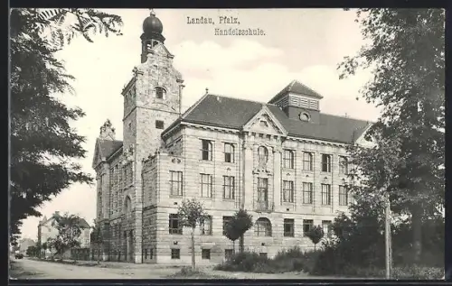 AK Landau / Pfalz, Strassenpartie an der Handelschule