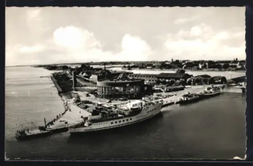 AK Wilhelmshaven, Blick auf Strand u. Hafengelände