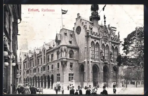AK Erfurt, Rathaus mit Strassenpartie