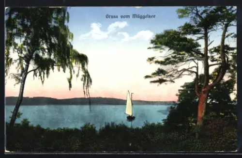 AK Berlin-Köpenick, Blick auf den Müggelsee mit Segelboot und Uferbäumen