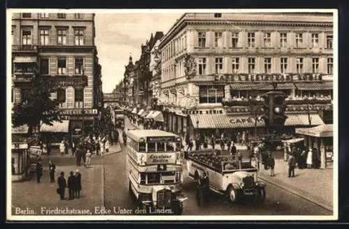 AK Berlin, Friedrichstrasse, Ecke Unter den Linden, Strassenszene mit Omnibus und Café