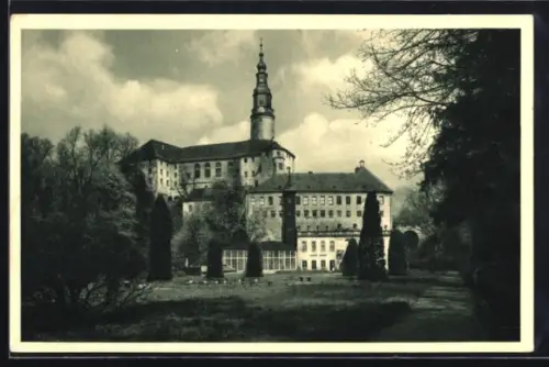 AK Weesenstein, Blick aus dem Schlosspark zum Schloss Weesenstein