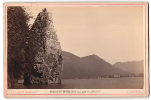 Fotografie Charnaux Frères & Cie, Genf, Ansicht Fluelen, Mythenstein, Lac des IV Cantons
