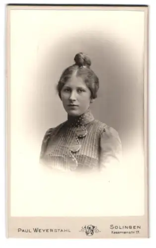 Fotografie Paul Weyerstahl, Solingen, Kasernenstr. 17, Porträt einer jungen Frau