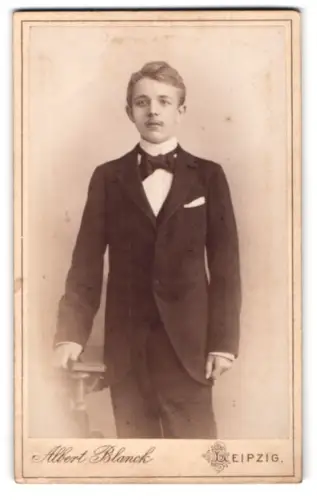 Fotografie Albert Blanck, Leipzig, Windmühlenstrasse 42, Porträt eines jungen Mannes