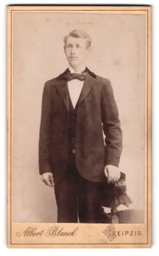 Fotografie Albert Blanck, Leipzig, Windmühlenstrasse 42, Porträt eines jungen Mannes